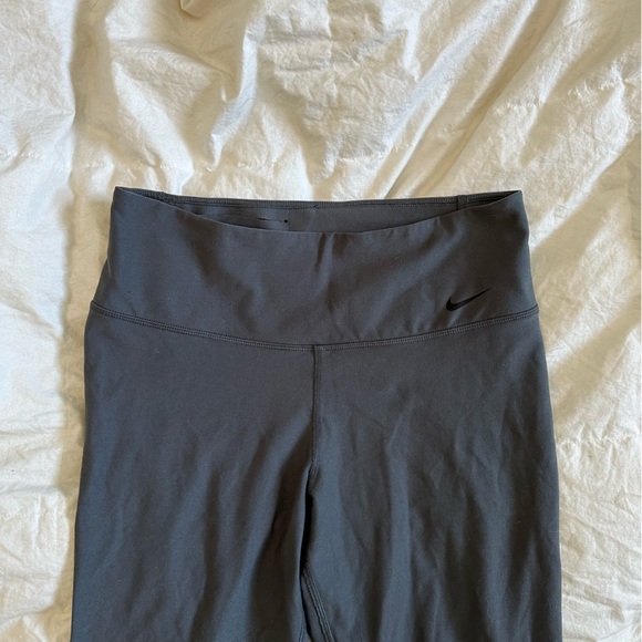 Grey dry fit nike size small capri workout leggings - Picture 2 of 4